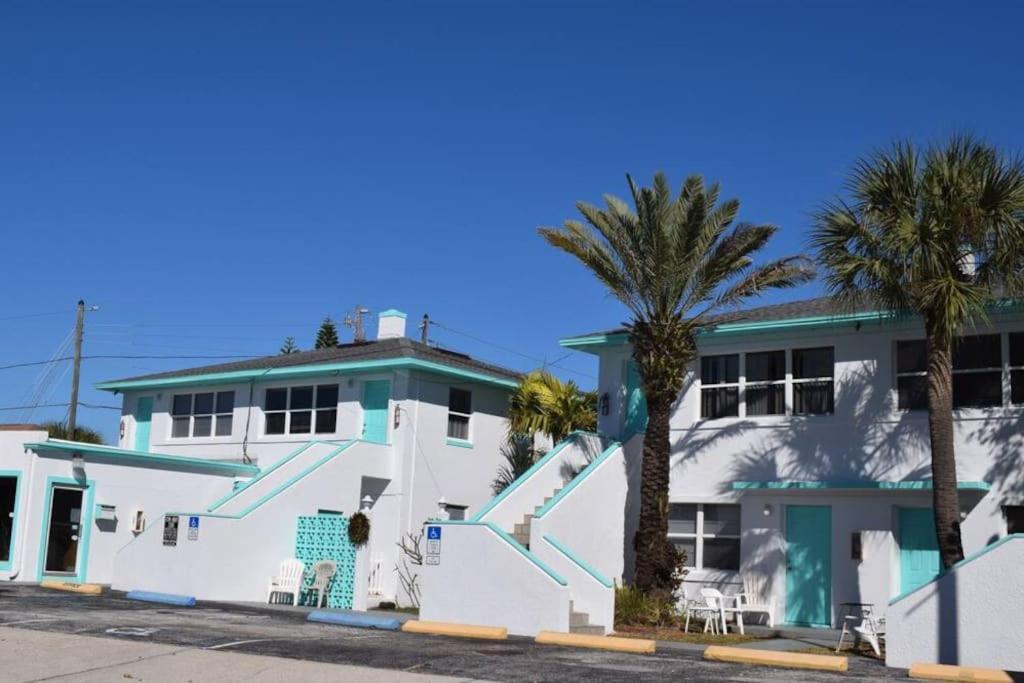 Private One-Bedroom 8 -Directly Across From Beach St. Pete Beach Exteriér fotografie